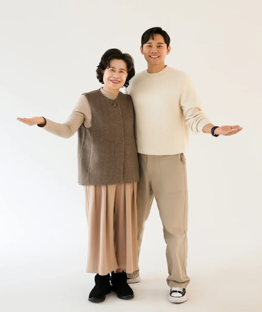 기관소개 1 늘푸른주간보호센터 원장님 사진2 scaled e1739695077352-늘푸른주간보호센터